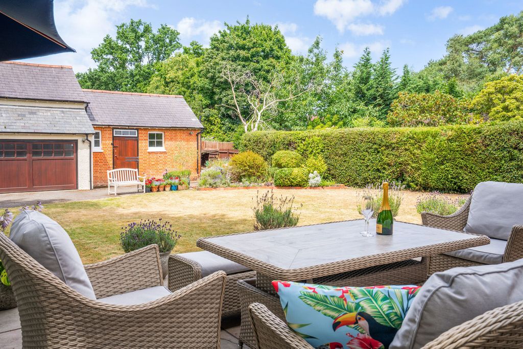 Additional image 5 of 6 bed detached house for saleChurch Avenue, Farnborough GU14