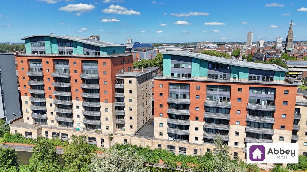 Property photo 2 of 12 Apartment Block