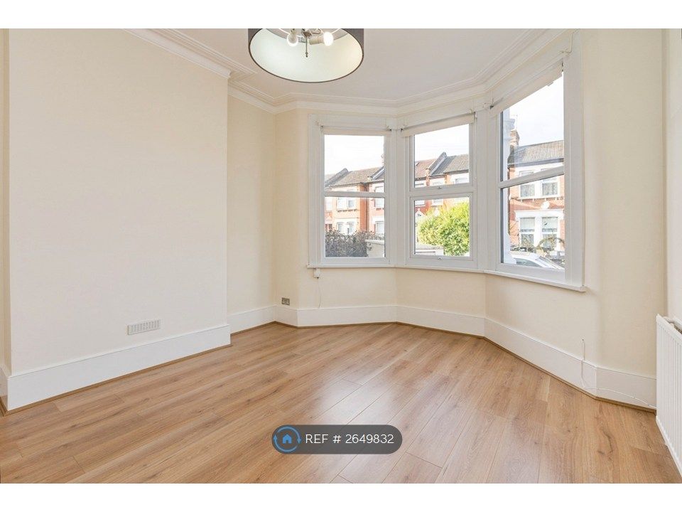 Property photo 2 of 11 Lounge