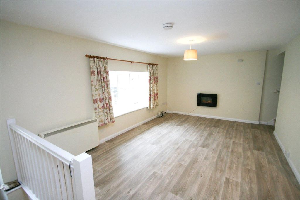 Property photo 3 of 9 Seddons Bampton