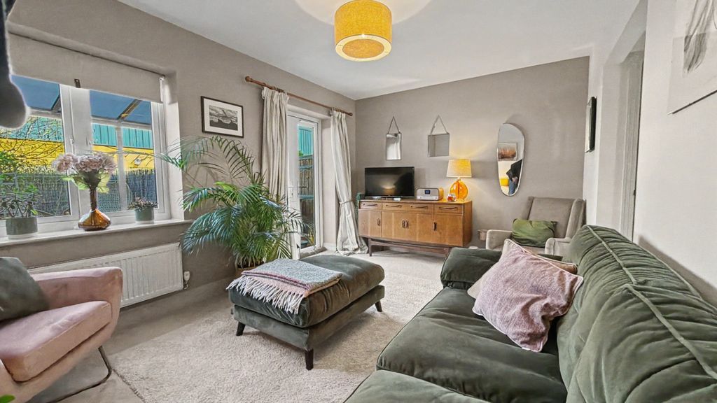 Property photo 3 of 19 4901063