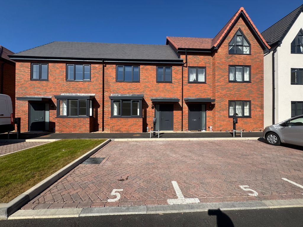 Property photo 1 of 10 Front