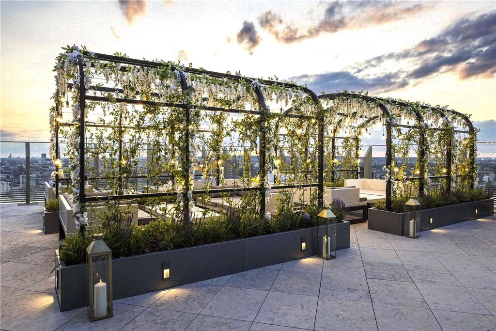 Property photo 2 of 16 Roof Terrace