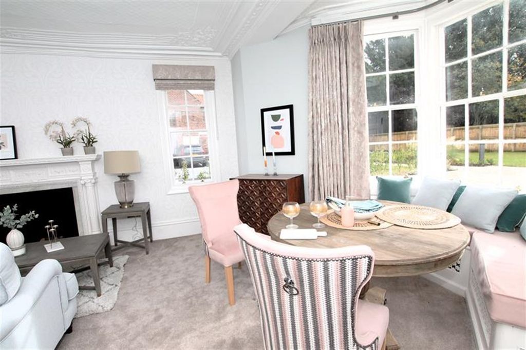 Property photo 3 of 14 Dining Area