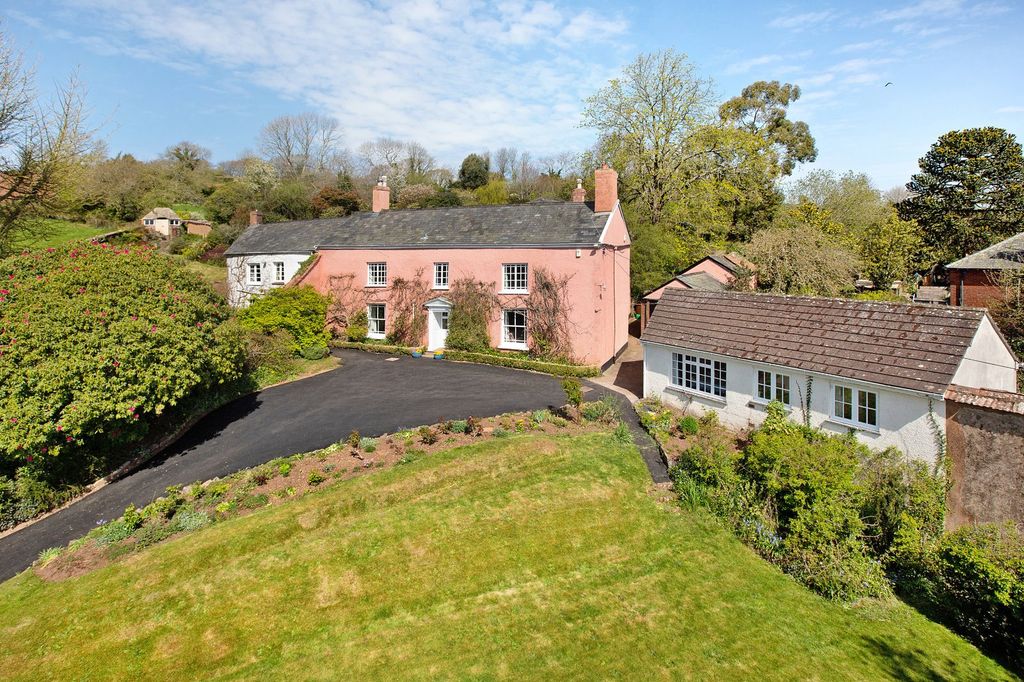 Property photo 3 of 25 Banbury House