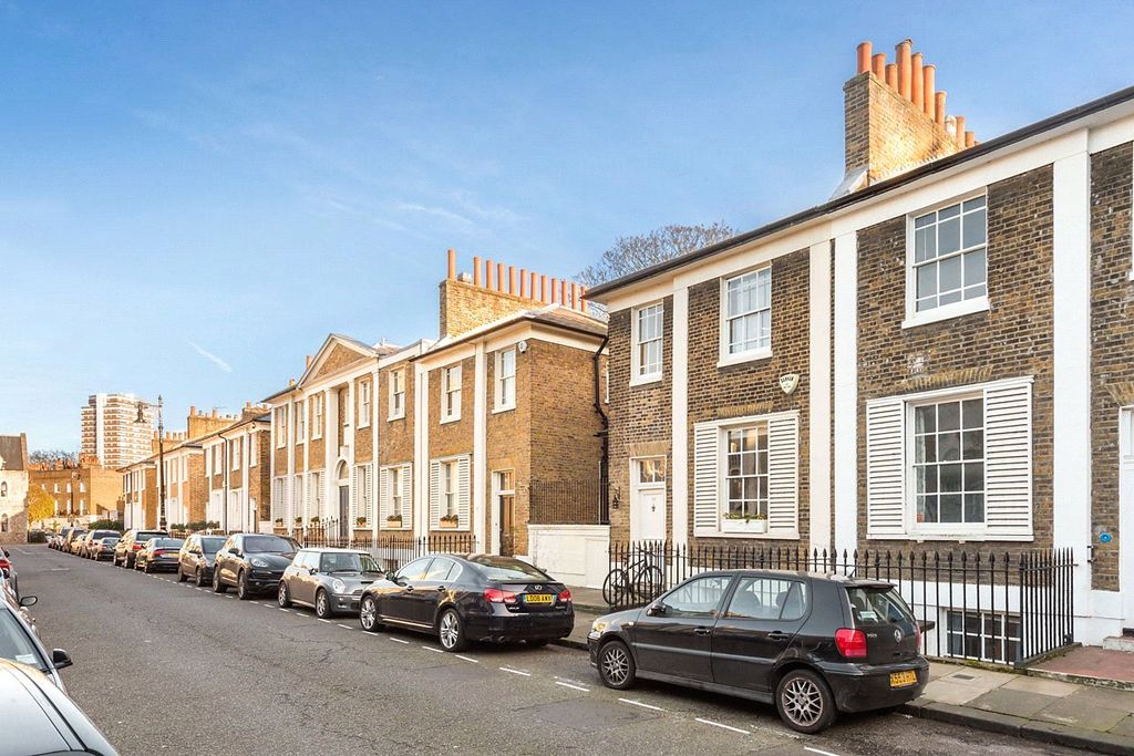 Property photo 2 of 7 External