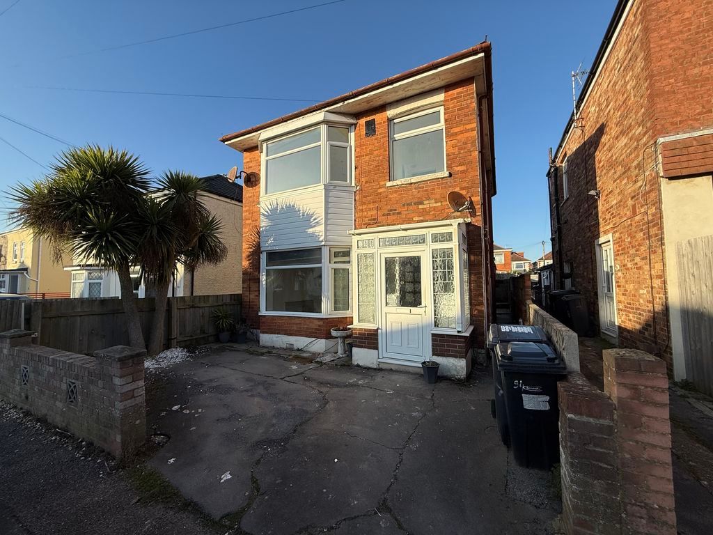 Property photo 1 of 9 Photo 9