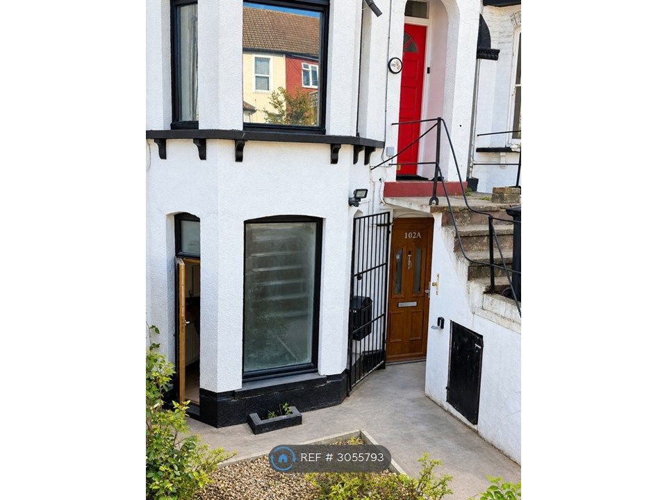 Property photo 1 of 10 Entrance