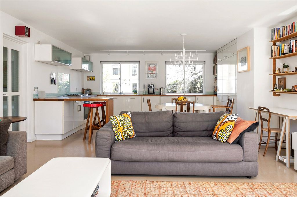 Property photo 2 of 16 Reception/Kitchen