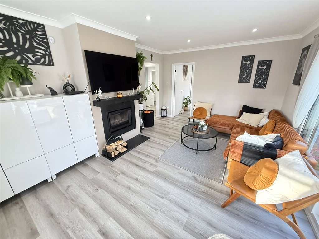 Property photo 2 of 24 Picture No. 13