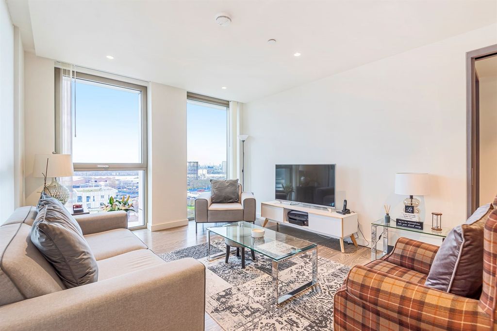 Property photo 1 of 15 Reception