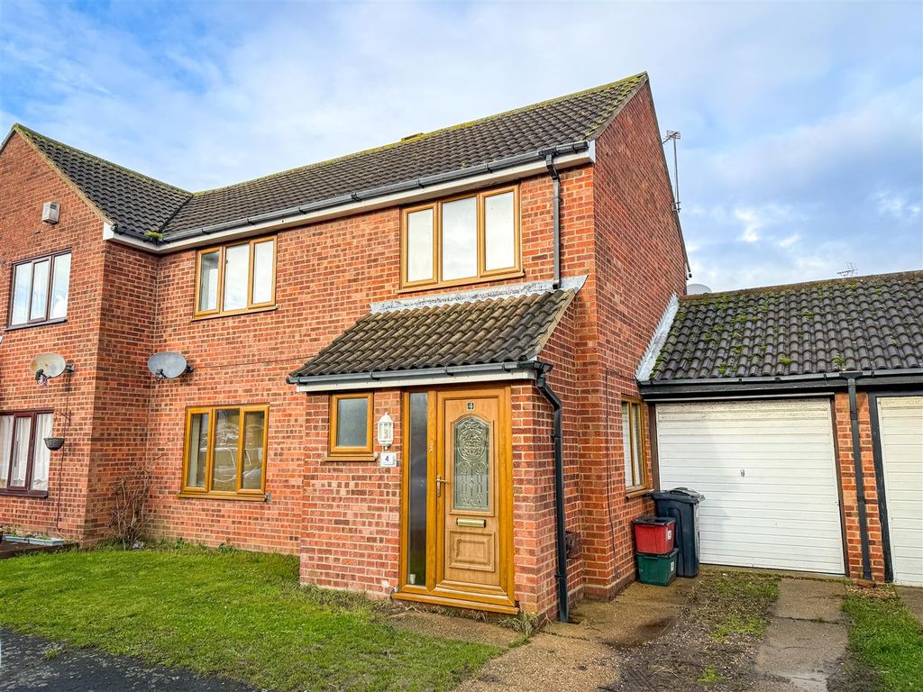 Property photo 1 of 16 Outside - Front