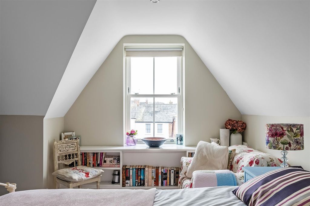 Additional image 21 of 5 bed semi-detached house for saleLonsdale Road, Dorking RH4
