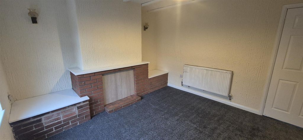 Property photo 2 of 6 Lounge