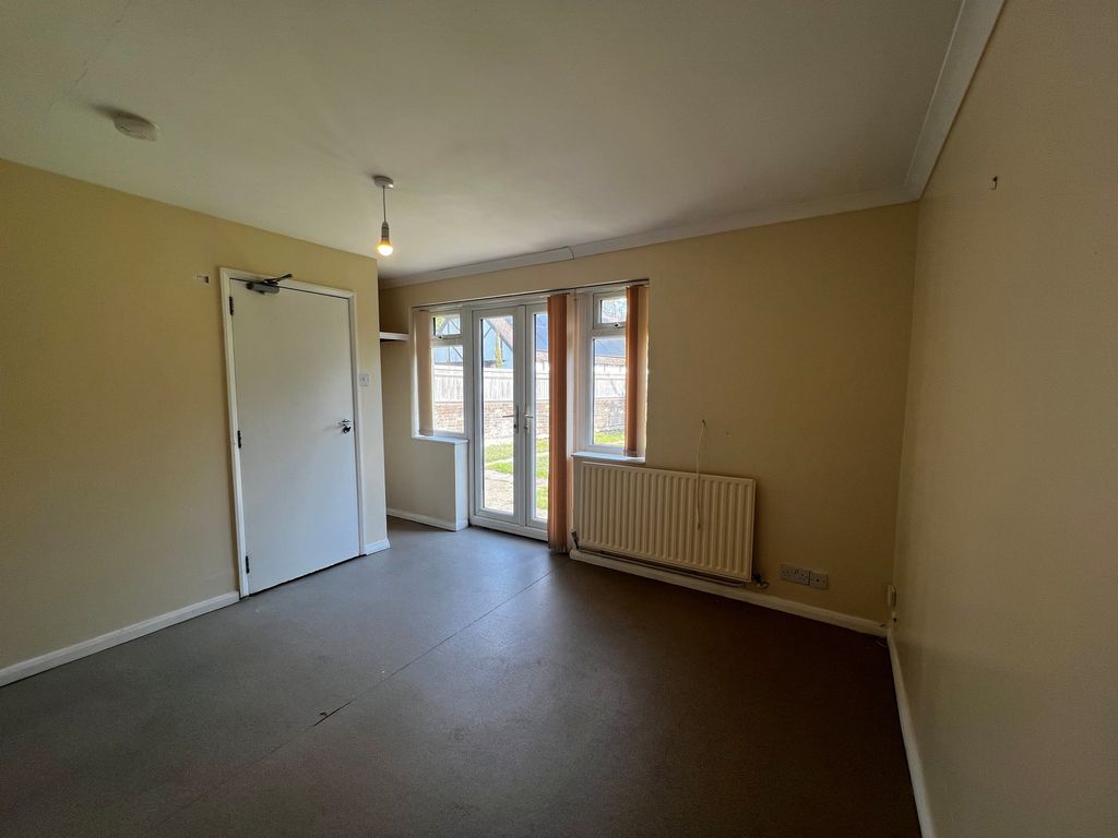 Property photo 2 of 10 Sitting Room