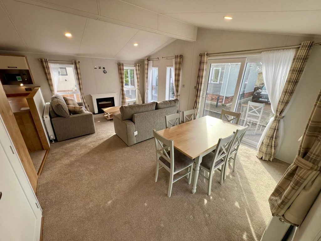 Property photo 3 of 23