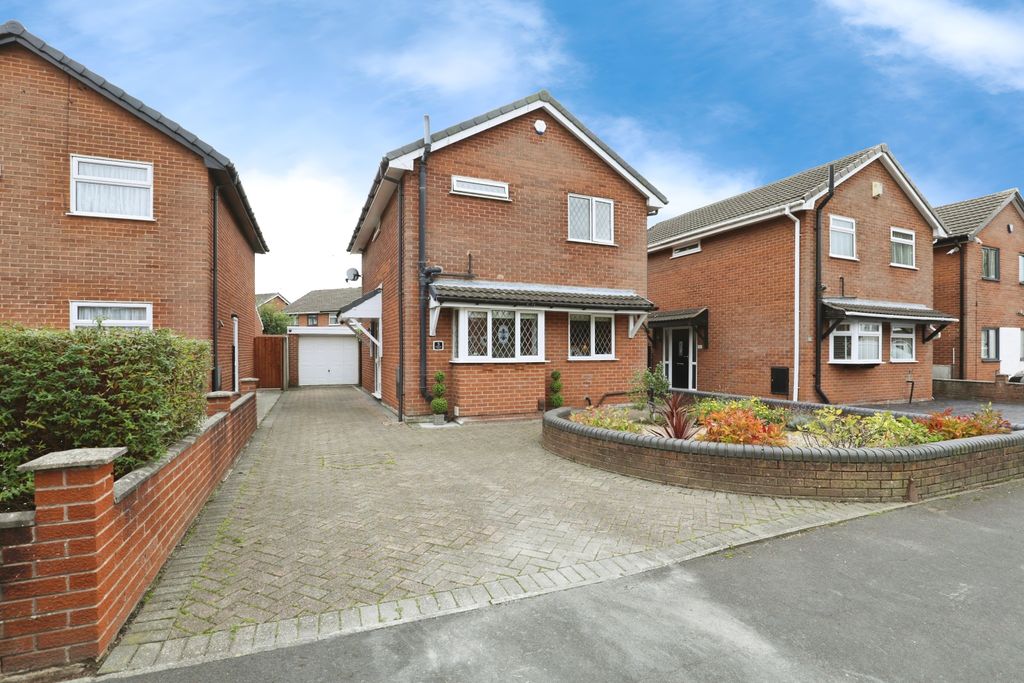 Property photo 1 of 18 Front