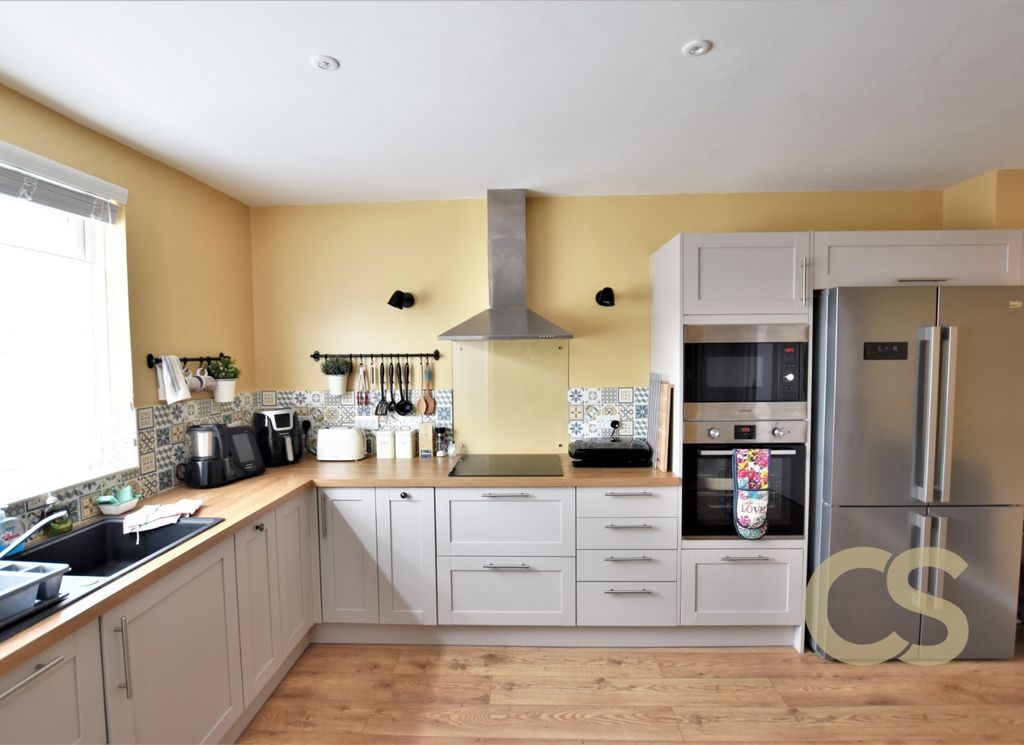 Property photo 2 of 10 5530581