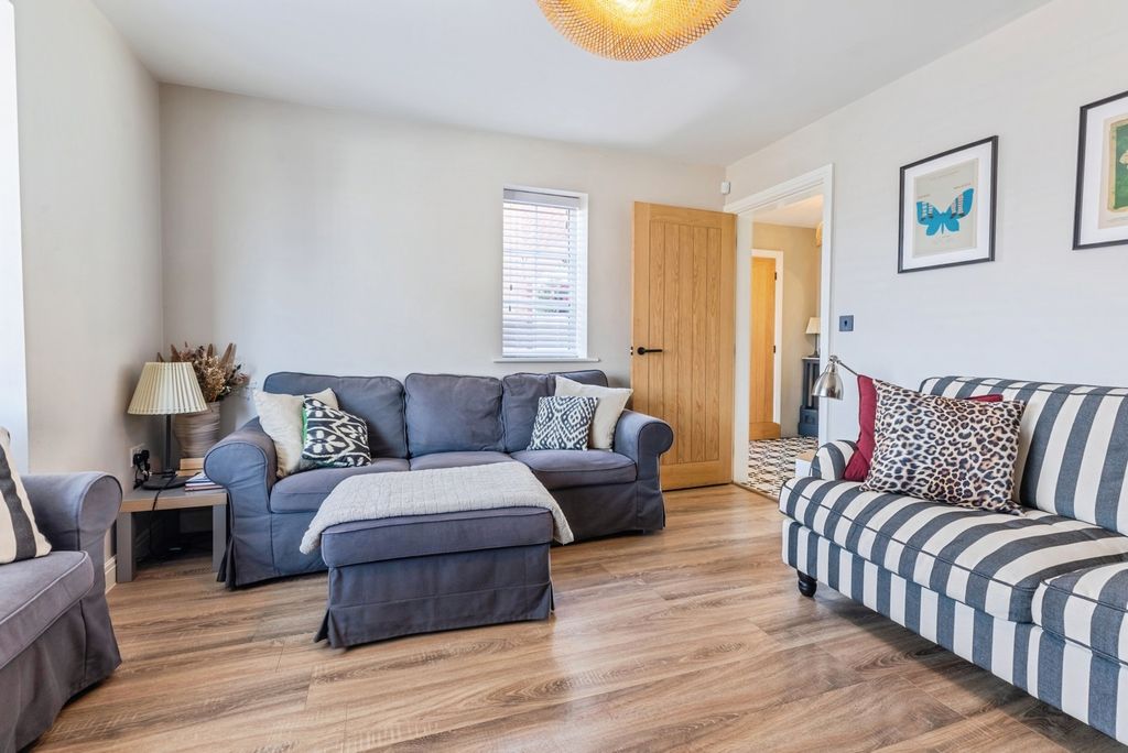 Property photo 3 of 31 Pbox-Img.Jpg