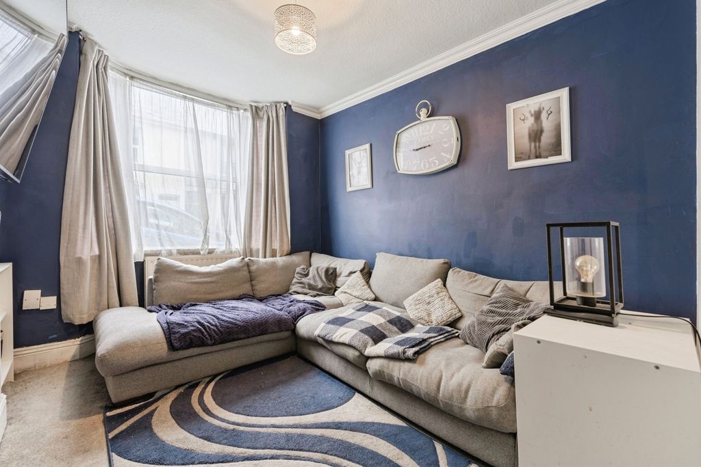 Property photo 3 of 17 Pbox-Img.Jpg