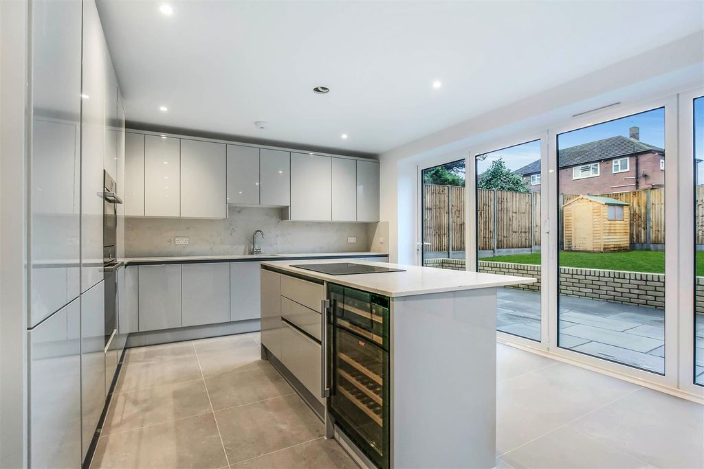 Property photo 3 of 18 S25C3835.Jpg