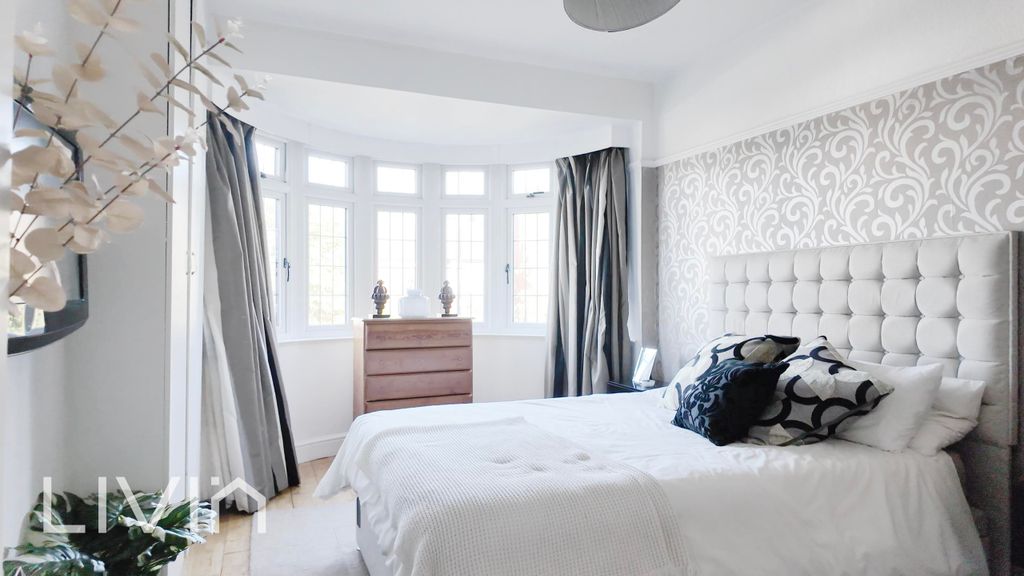 Property photo 2 of 20 Bedroomlogo.Jpeg