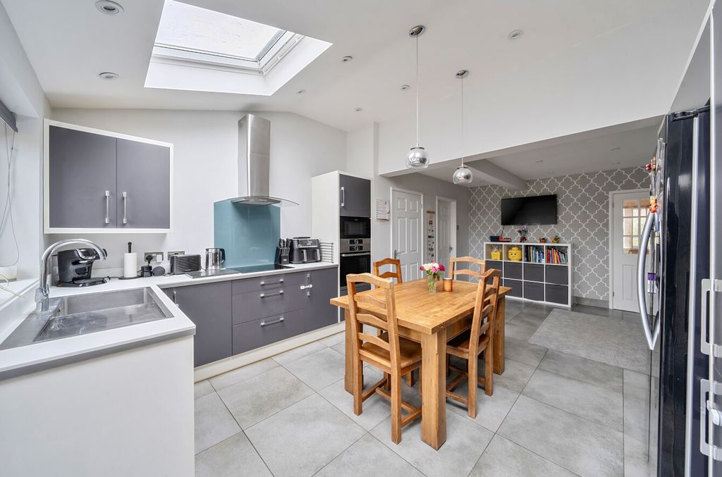 Property photo 3 of 20 1417361-15-699702...