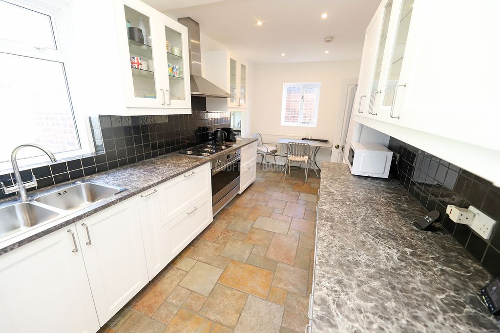 Property photo 2 of 24