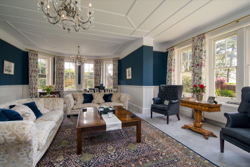 Property photo 3 of 19 Image