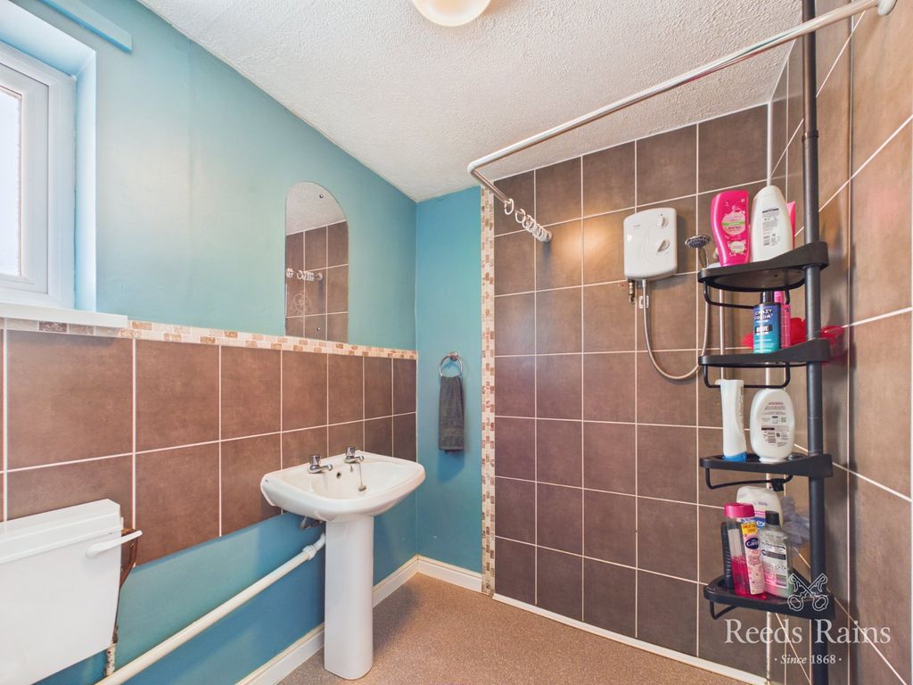 Property photo 3 of 26 Shower Room