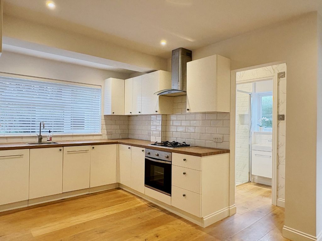 Property photo 2 of 17 4910672