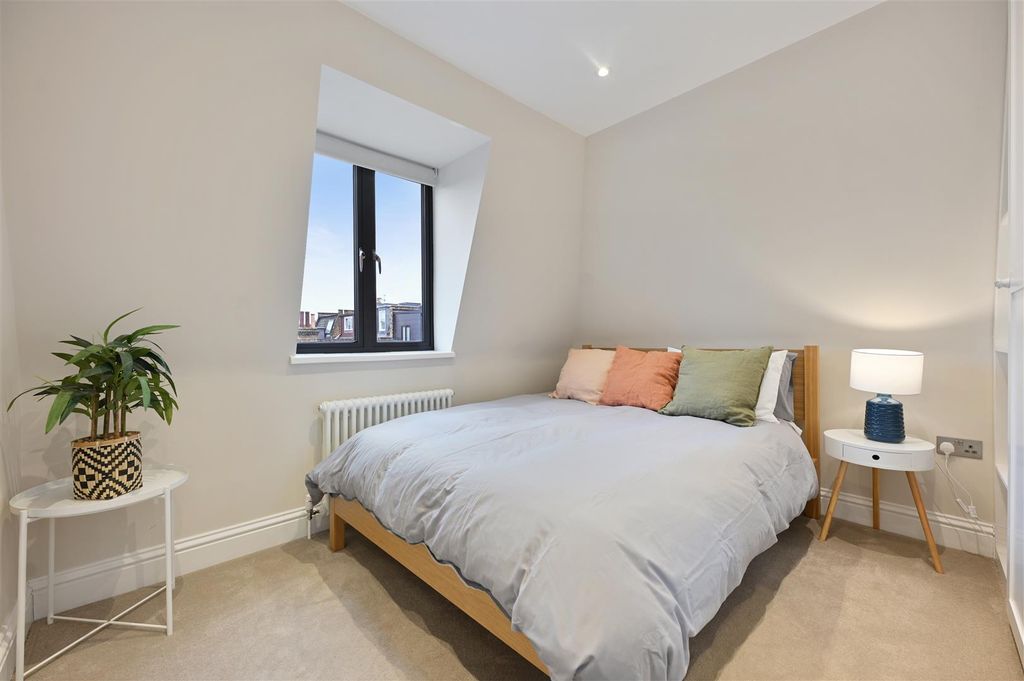 Property photo 2 of 8 Bloemfontein Road - Bedroom1 (1).Jpg