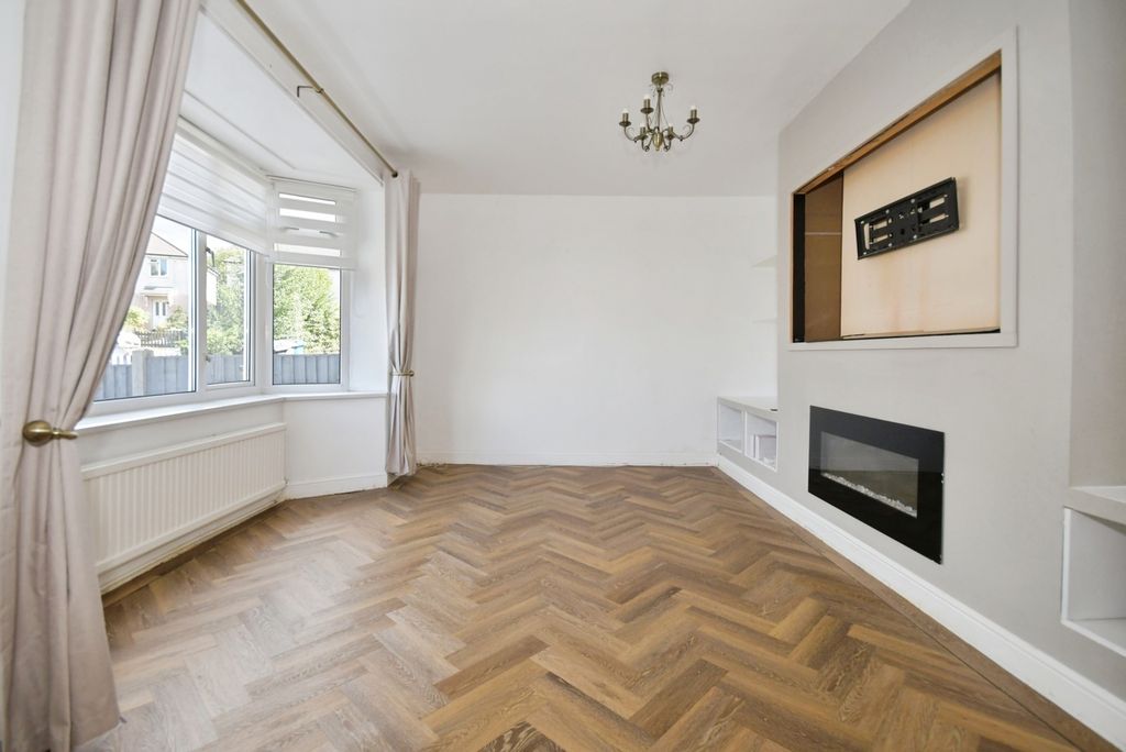 Property photo 3 of 15 Pbox-Img.Jpg
