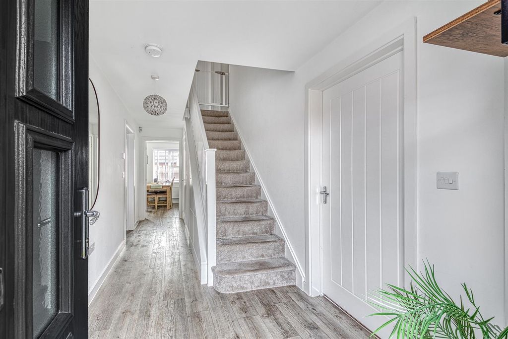 Property photo 3 of 43