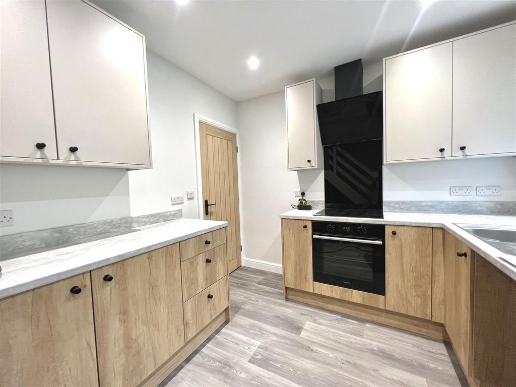 Property photo 2 of 7 Kitchen.Jpg