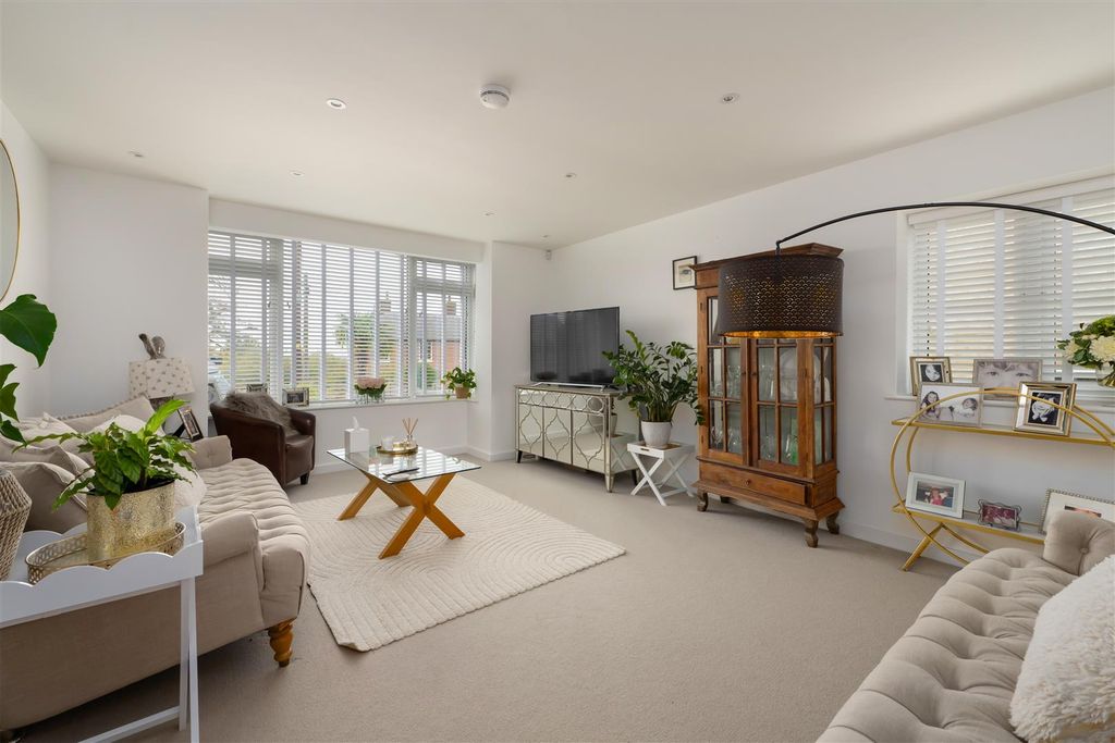 Property photo 2 of 25 Dargate Road, Yorkletts, Whitstable