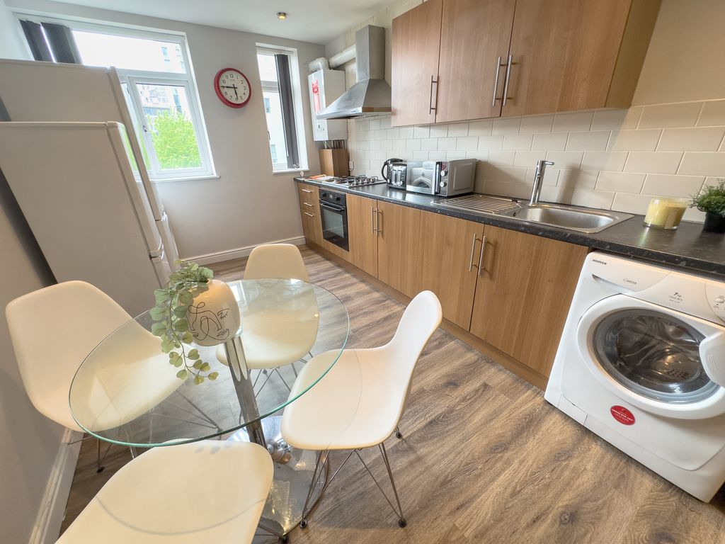 Property photo 3 of 12 11