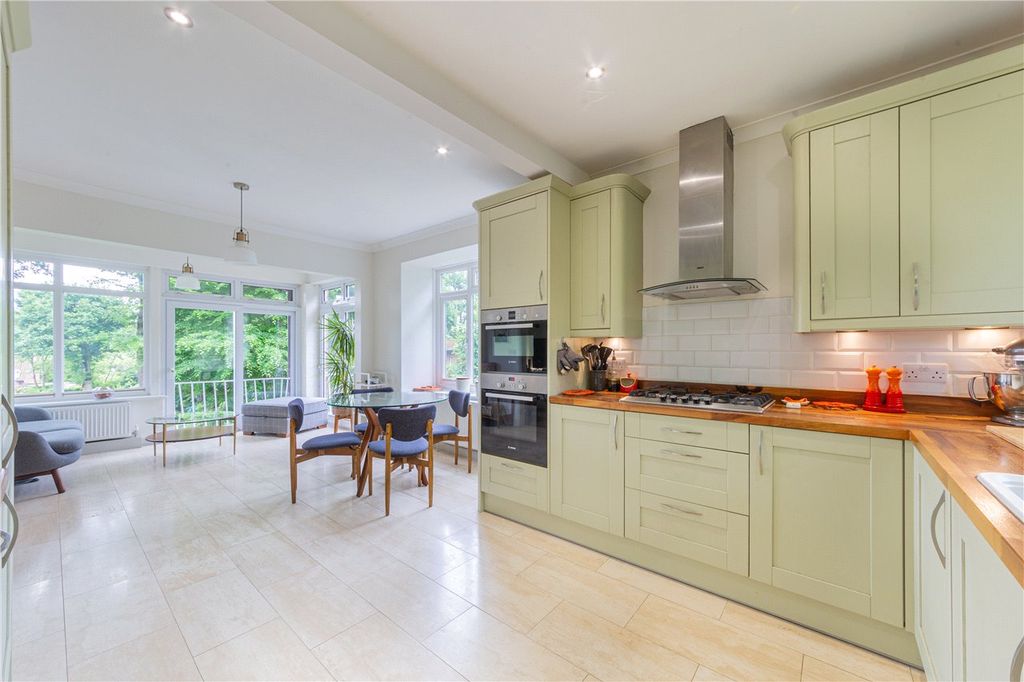 Property photo 2 of 17 Kitchen