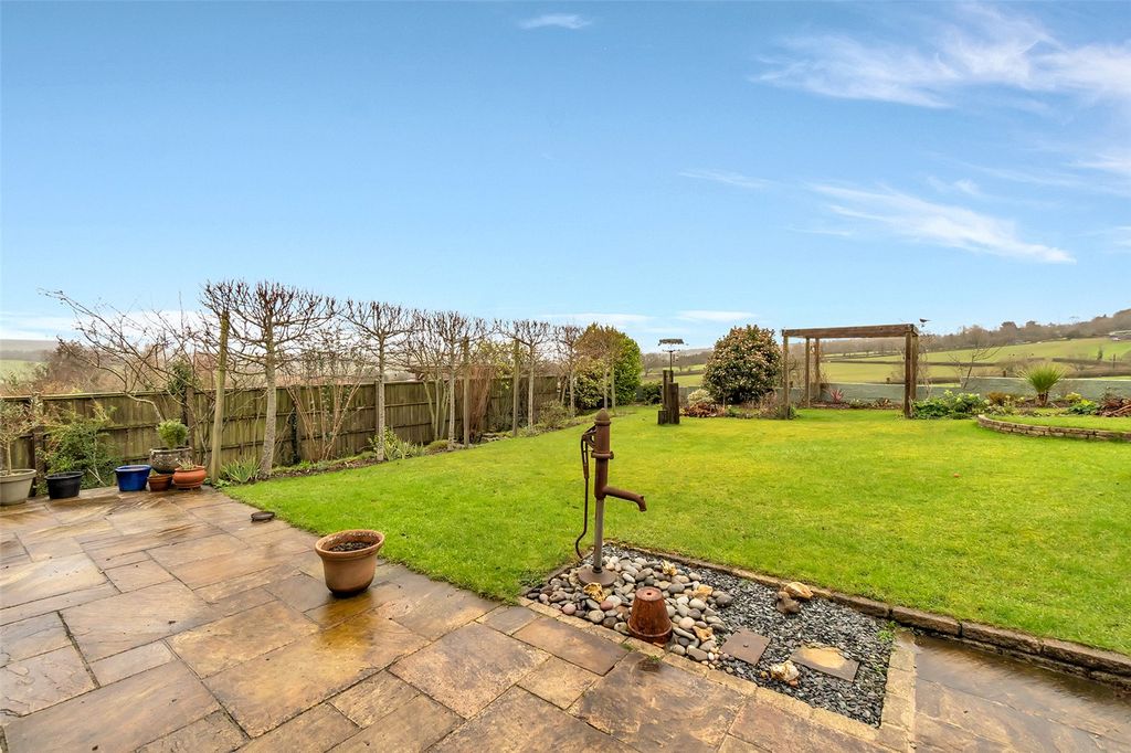 Property photo 2 of 33 Picture No. 10