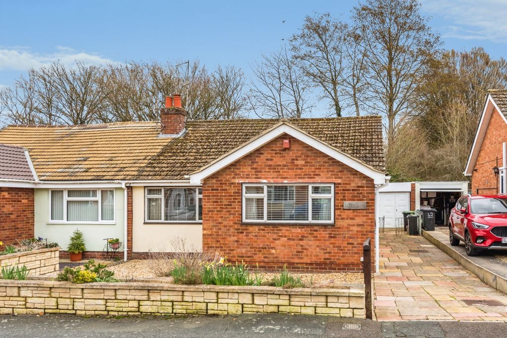 3 bed semi-detached bungalow for saleKennet Avenue, Swindon SN25