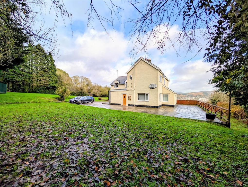 Property photo 1 of 33