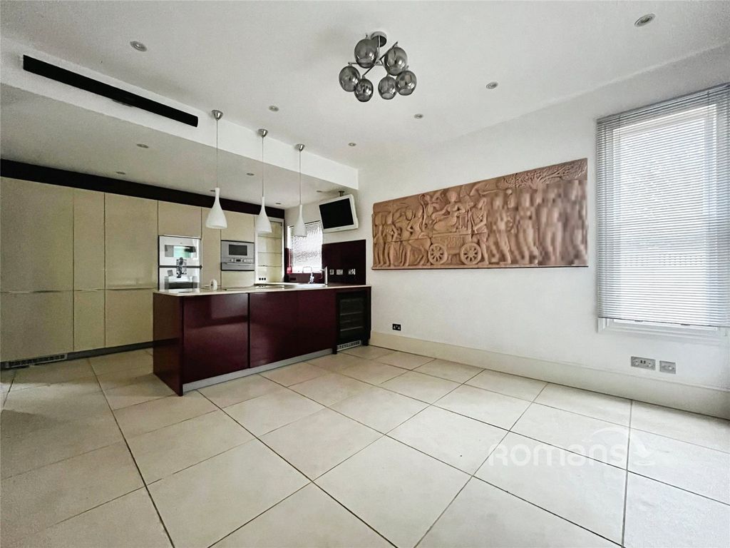 Property photo 3 of 24 Picture No. 06