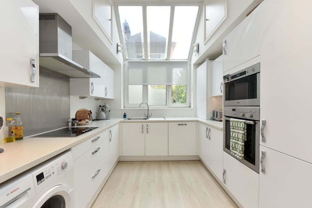 Property photo 2 of 6