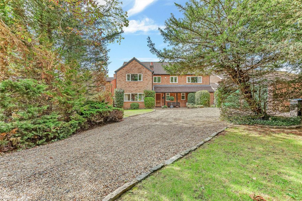 Property photo 1 of 40 Oakwoodhouse_Hs_004.Jpg