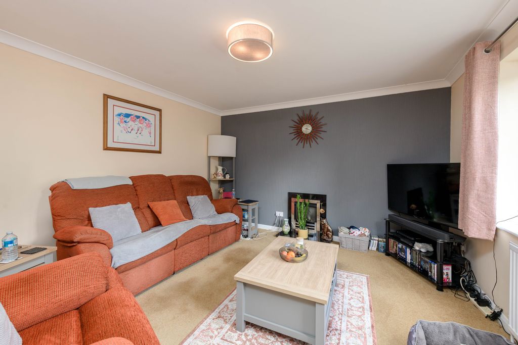 Property photo 2 of 27
