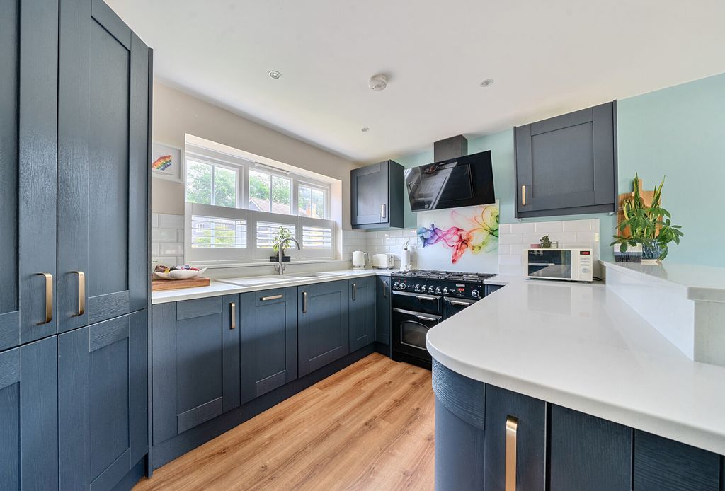Property photo 1 of 13 1296810-11-68385B...