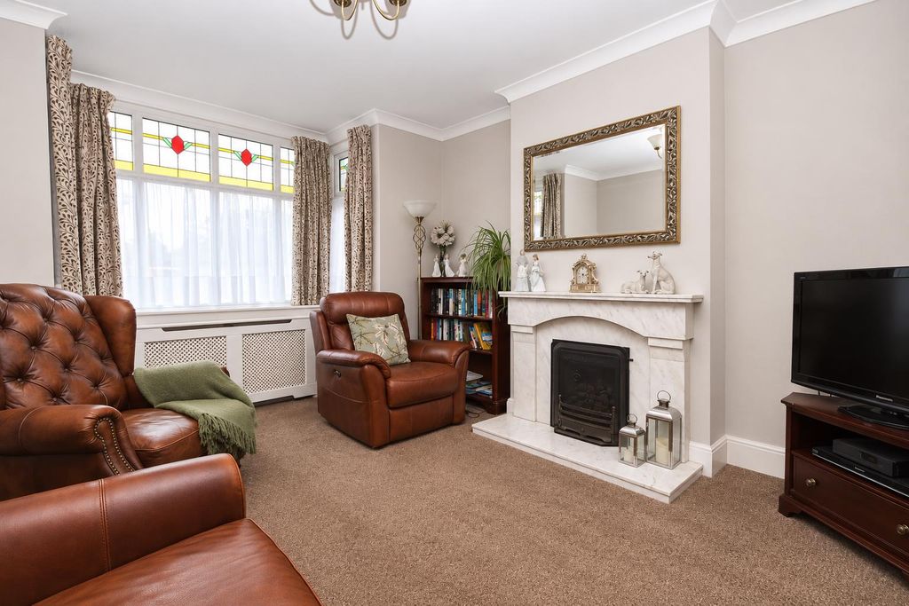 Property photo 3 of 26 6F74A9E4-0E6A-4Ec6-Bbb7-6Df5A4Aab7A0.Png