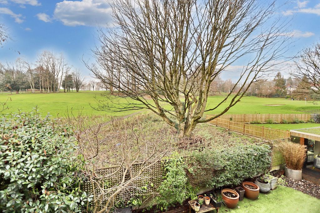 Property photo 2 of 27