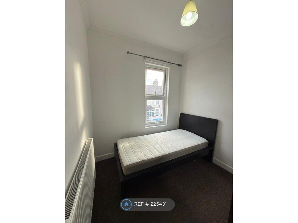 Property photo 1 of 4 Room 3 Single Room 550 Pcm