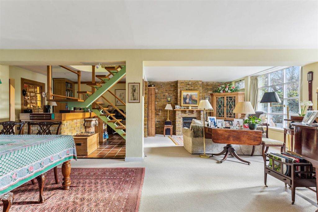 Property photo 2 of 20 Grove Park Gardens, W4 - For Sale